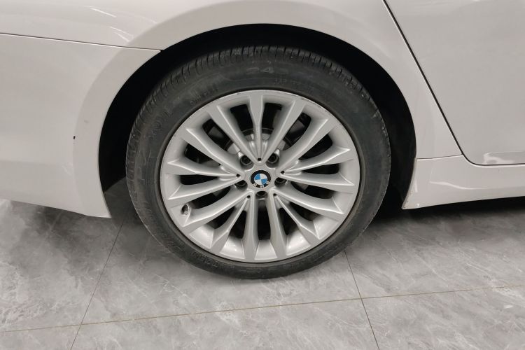 宝马5系 2019款 530Li 领先型 豪华套装车身外观6008