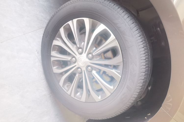 别克GL8 2023款 陆上公务舱 智享型车身外观10