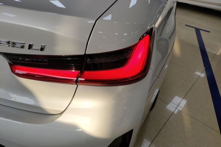 宝马3系 2025款 325Li M运动套装车身外观6006