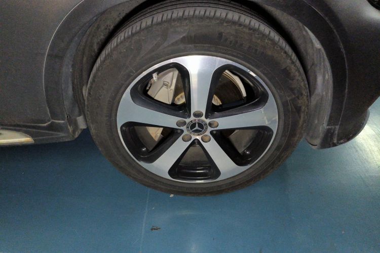 奔驰GLC 2018款 改款 GLC 260 4MATIC 豪华型车身外观10