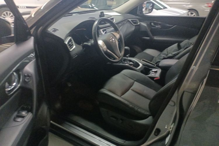 日产 奇骏 2016款 2.5L CVT运动版 4WD局部细节19