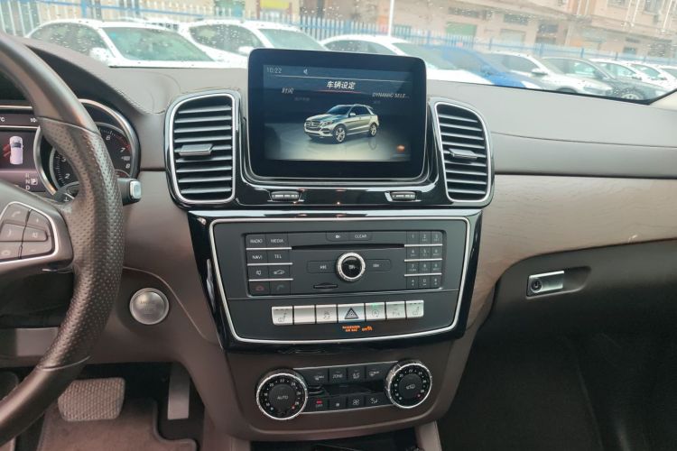 奔驰GLE 2017款 GLE 400 4MATIC中控内饰16