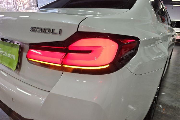 宝马5系 2022款 改款二 525Li M运动套装车身外观9