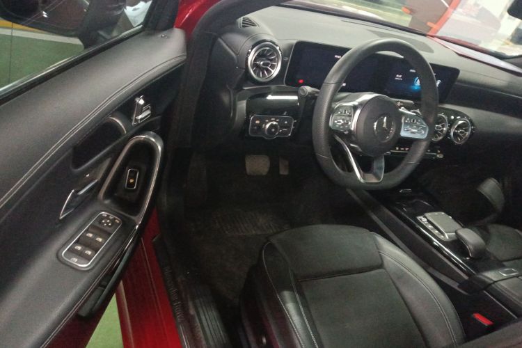 奔驰A级 2020款 改款 A 200 L 运动轿车时尚型中控内饰20