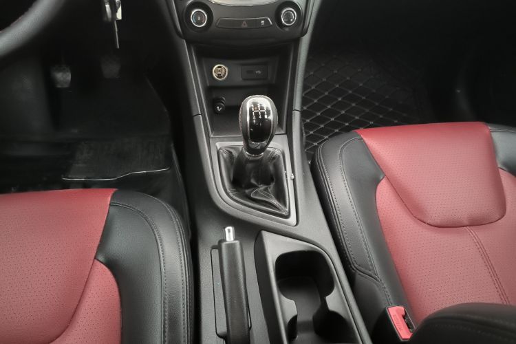 奇瑞 艾瑞泽5 2017款 1.5L 手动豪华版中控内饰18