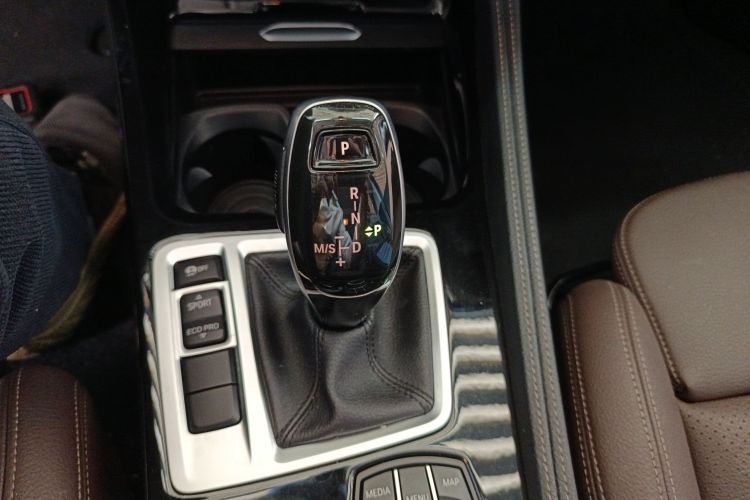 宝马1系 2021款 改款 120i M运动曜夜版局部细节18