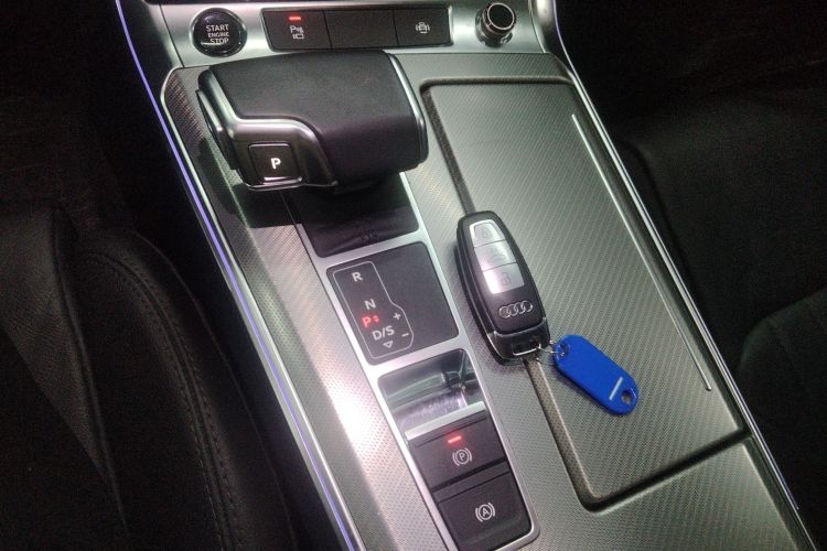 奥迪A6L 2021款 40 TFSI 豪华致雅型中控内饰18