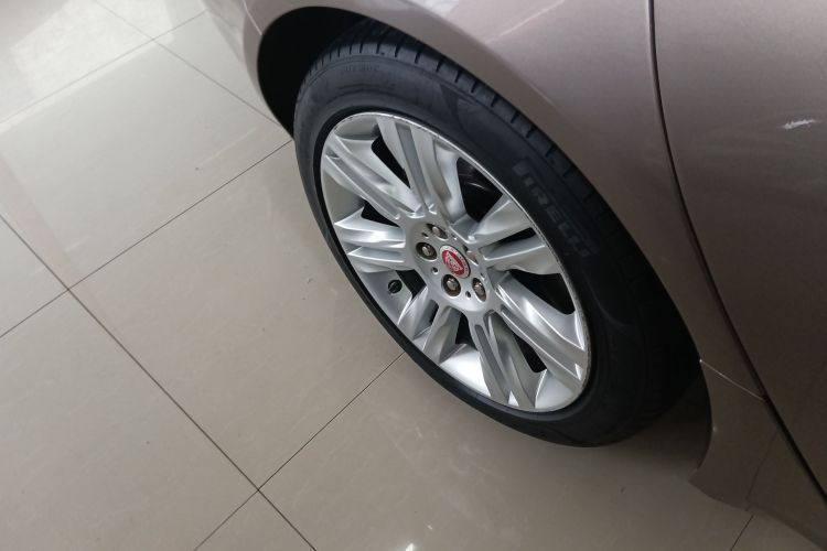 捷豹XFL 2019款 XFL 2.0T 250PS 四驱尊享版车身外观6008