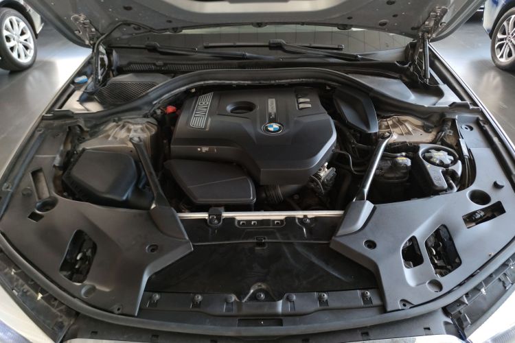 宝马5系 2018款 530Li 领先型 豪华套装机舱底盘24