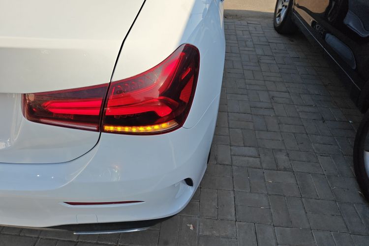 奔驰A级 2020款 A 200 L 运动轿车车身外观9