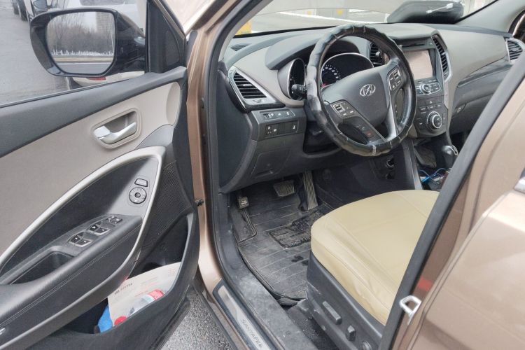 现代 胜达经典 2013款 3.0L 四驱舒适导航版 7座 欧IV中控内饰20