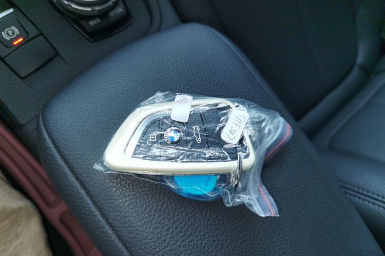 宝马1系 2020款 120i 时尚型中控内饰7001