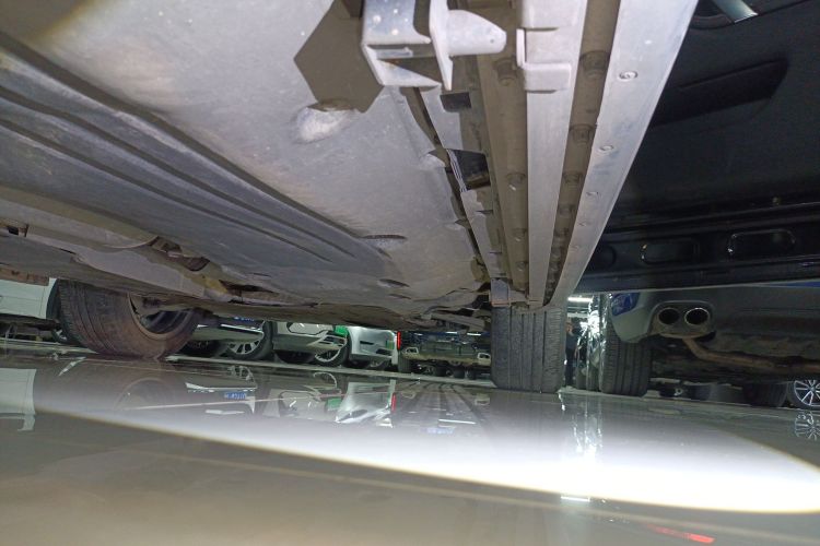 路虎 发现运动版 2020款 249PS R-Dynamic 性能科技版 7座局部细节9001