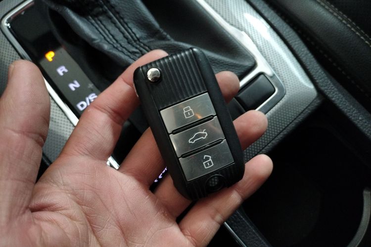 荣威RX5 2018款 20T 两驱自动互联网智惠版中控内饰7001