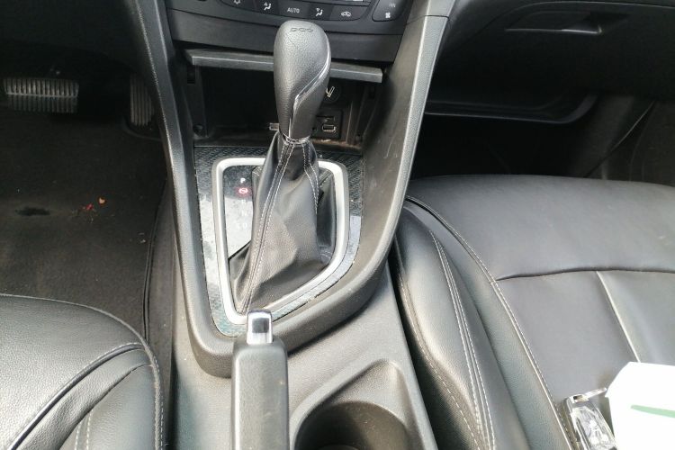 别克 英朗 2015款 18T 双离合豪华型中控内饰18