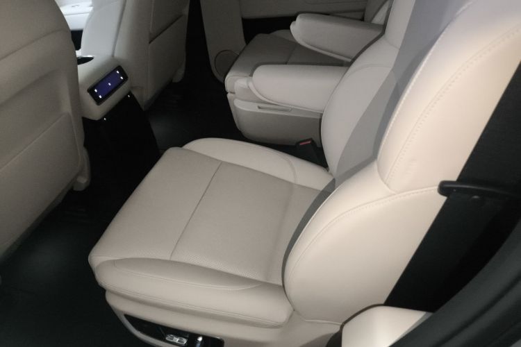 理想汽车 理想L9 2024款 Ultra中控内饰7004