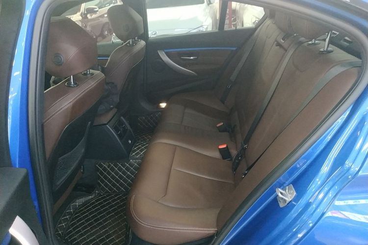 宝马3系 2019款 320i M运动套装中控内饰7004