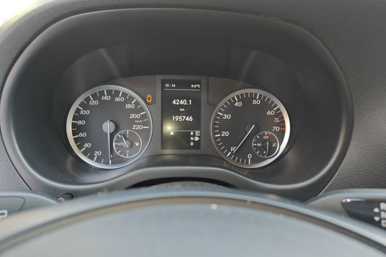 奔驰 威霆 2018款 2.0T 精英版 7座 国V局部细节14