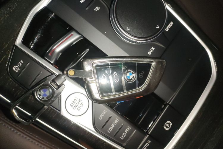 宝马3系 2023款 325Li M运动套装中控内饰7001