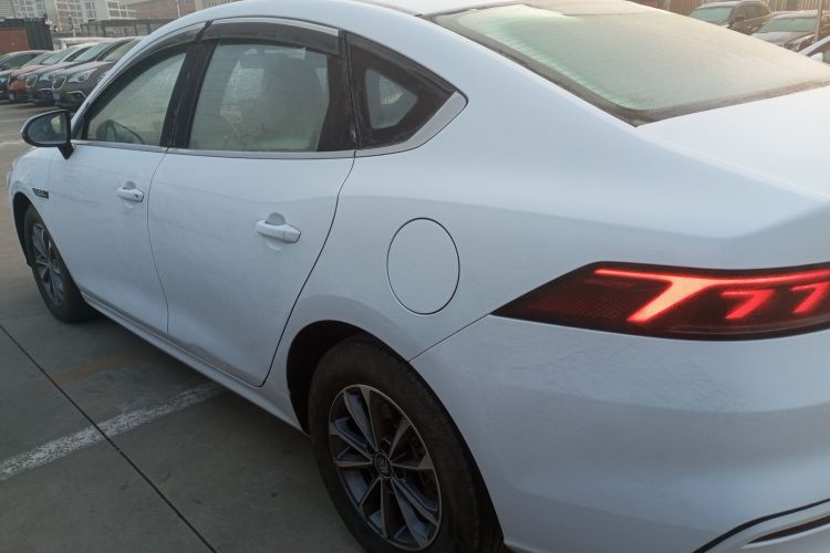 比亚迪 秦PLUS 2024款 荣耀版 DM-i 55KM领先型车身外观4