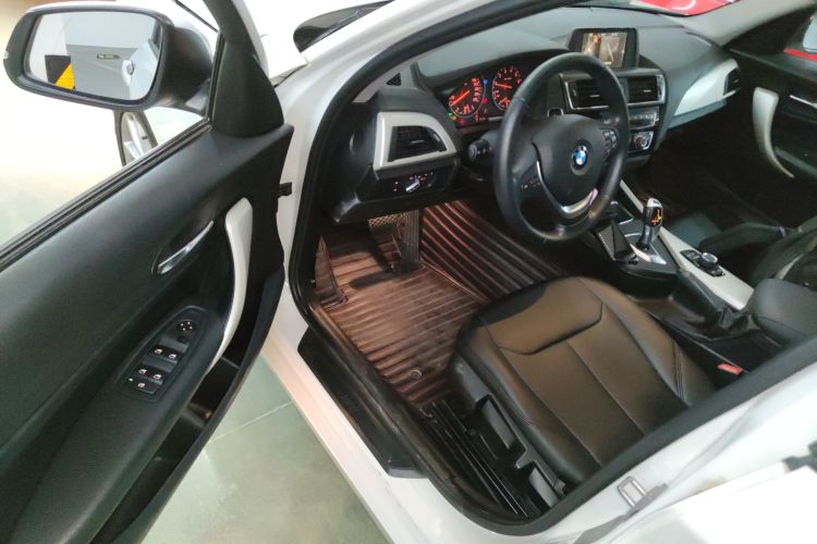 宝马1系(进口) 2015款 118i 领先型中控内饰7003