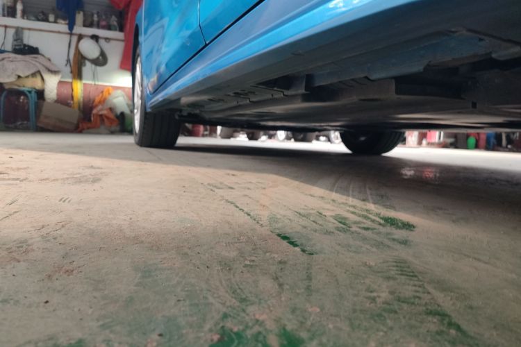 丰田 雷凌 2022款 185T CVT豪华版机舱底盘30