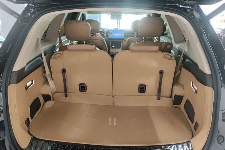 鸿蒙智行 问界M7 2024款 1.5T 后驱Plus版 6座机舱底盘23