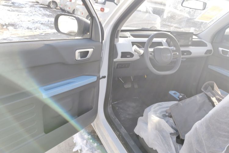 吉利银河 2024款 熊猫mini 200km 耐力熊中控内饰7003