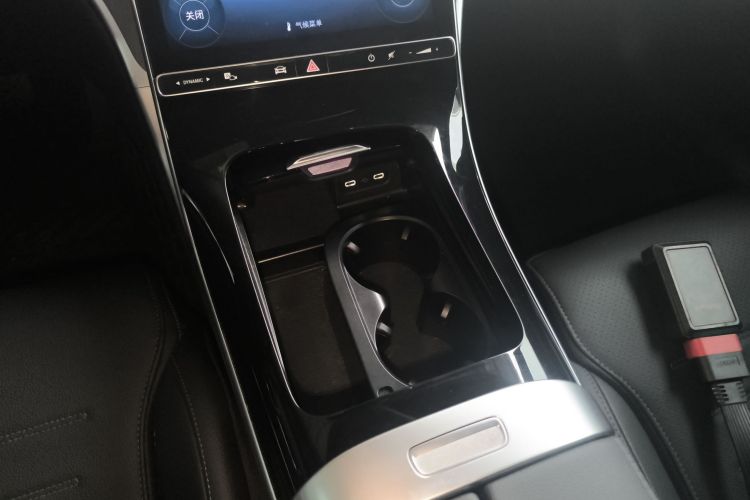 奔驰C级 2024款 改款 C 200 L 运动版中控内饰18