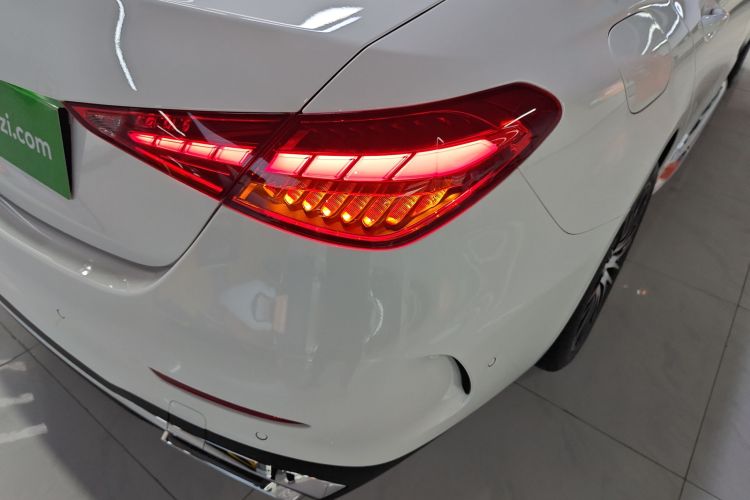 奔驰C级 2025款 C 260 L 运动版车身外观9