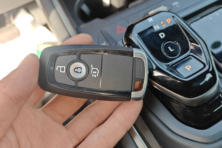 福特 2023款 锐界L 2.0T EcoBoost E混动四驱七座 STLine中控内饰11