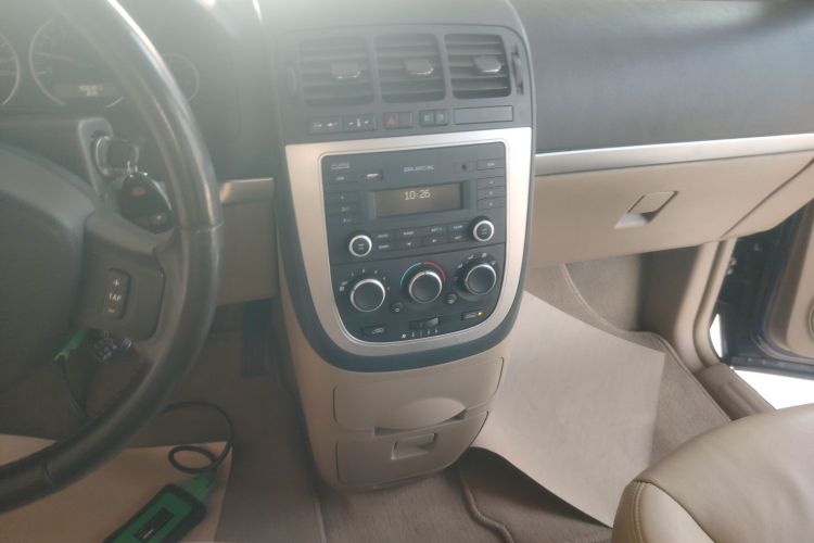 别克GL8 2014款 2.4L 行政版中控内饰16