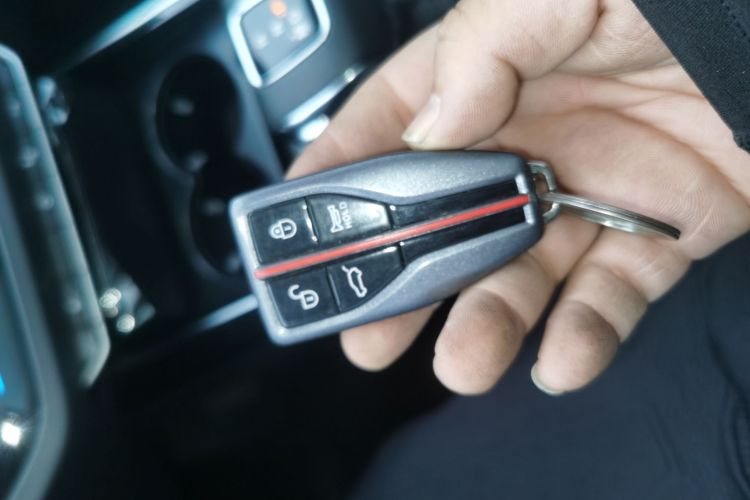 红旗HS5 2022款 改款 2.0T 智联旗享版中控内饰7001