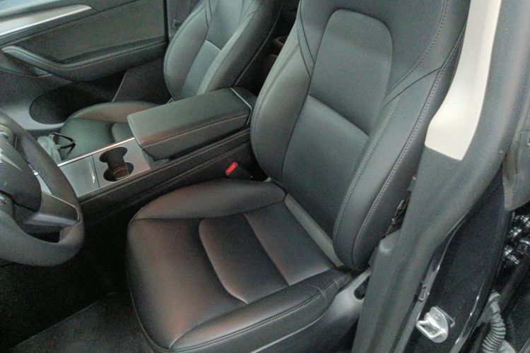 特斯拉 Model Y 2024款 后轮驱动版中控内饰19