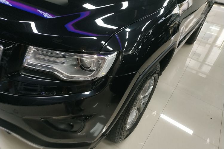 Jeep 大切诺基(进口) 2015款 3.0L 舒享导航版车身外观36