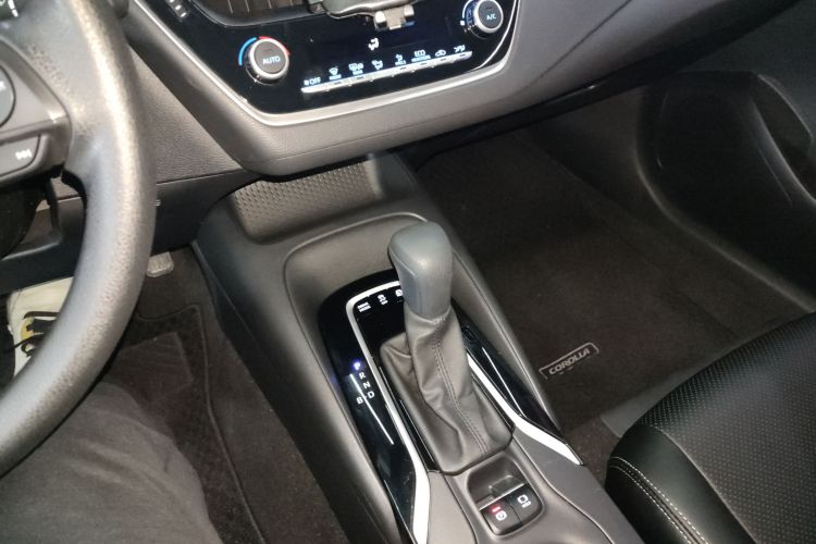 丰田 卡罗拉 2021款 双擎 1.8L E-CVT精英版中控内饰18