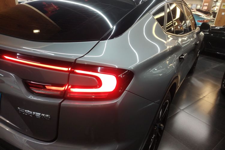 福特 蒙迪欧 2025款 2.0T EcoBoost E 混动 运动版车身外观9