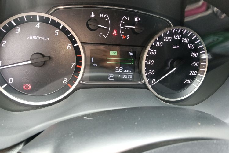 日产 轩逸 2016款 1.6XV CVT智享版中控内饰15