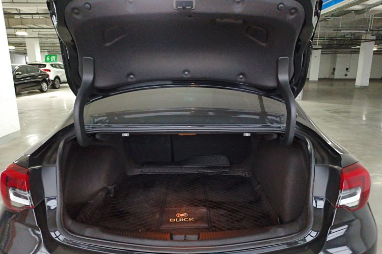 别克 君威 2024款 25T 超享版机舱底盘23