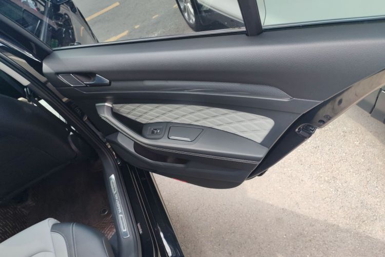 大众 迈腾 2023款 200万辆纪念版 330TSI DSG领先型中控内饰45