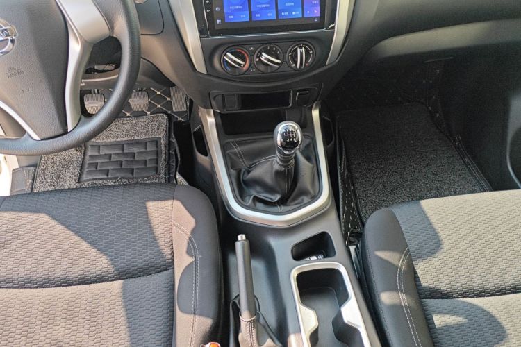 日产 纳瓦拉 2021款 2.5L 改款 手动两驱舒适型QR25局部细节18