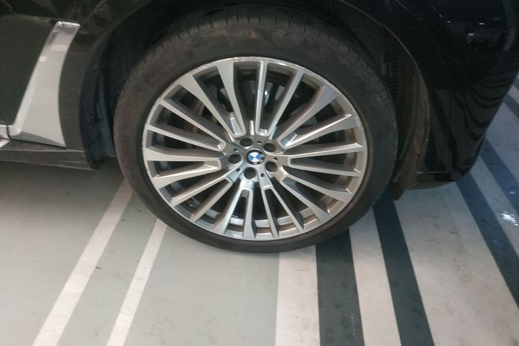 宝马X7 2021款 xDrive40i 领先型豪华套装车身外观10