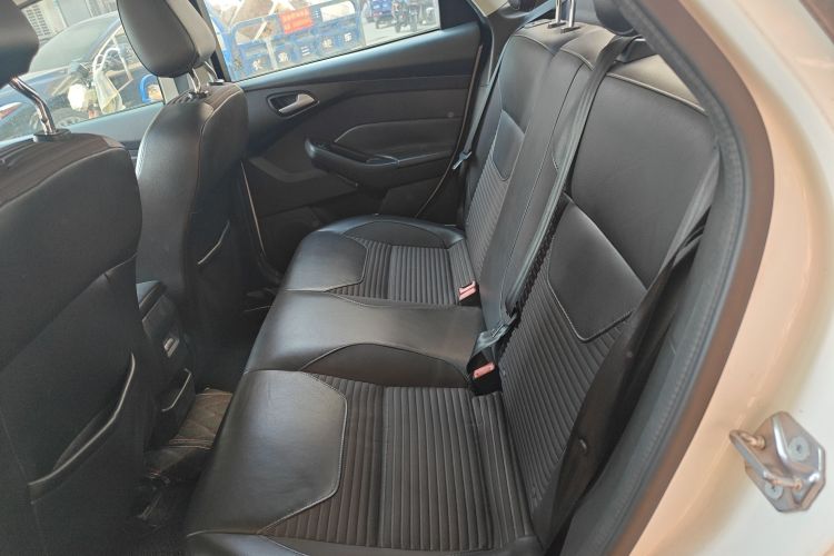 福特 福克斯 2017款 三厢 1.6L 手动风尚型智行版中控内饰7004