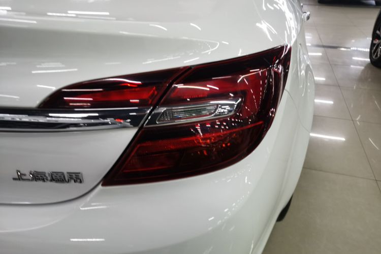 别克 君威 2015款 2.0L 精英时尚型车身外观9