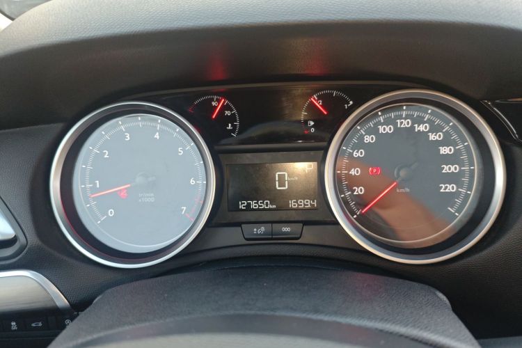 标致408 2016款 1.6T 自动豪华版中控内饰14