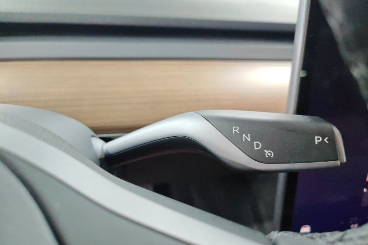 特斯拉 Model 3 2022款 后轮驱动版中控内饰18