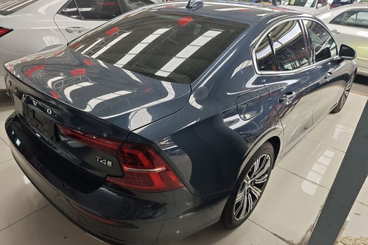 沃尔沃S60 2020款 T4 智远豪华版车身外观7