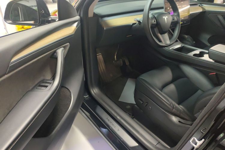 特斯拉 Model Y 2022款 长续航全轮驱动版中控内饰20