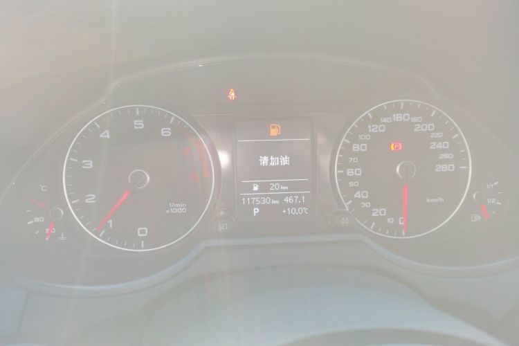 奥迪Q5 2018款 典藏版 40 TFSI 进取型中控内饰14