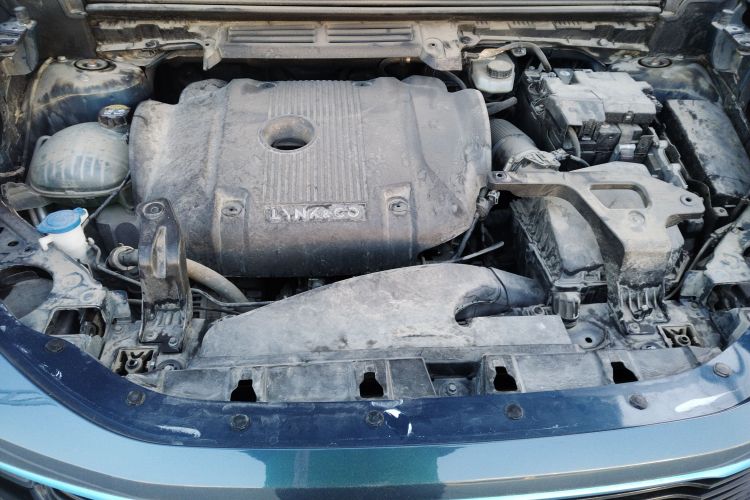 领克01 2017款 2.0T 两驱耀Pro版机舱底盘24